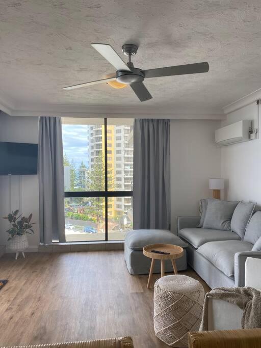 Appartamento Fabulous Sea Views In The Heart Of Surfers Gold Coast Esterno foto