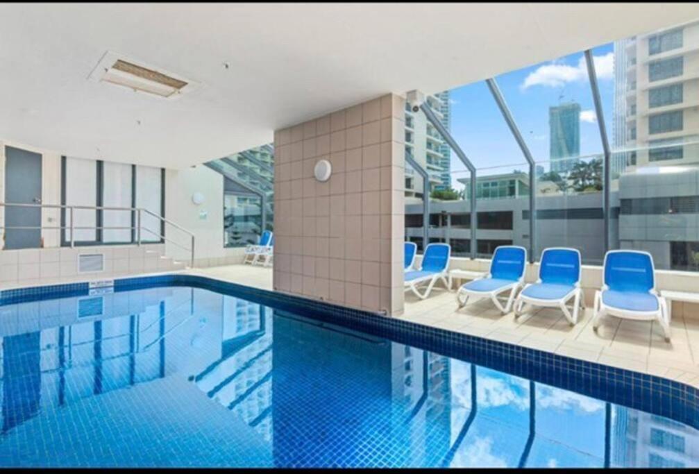 Appartamento Fabulous Sea Views In The Heart Of Surfers Gold Coast Esterno foto