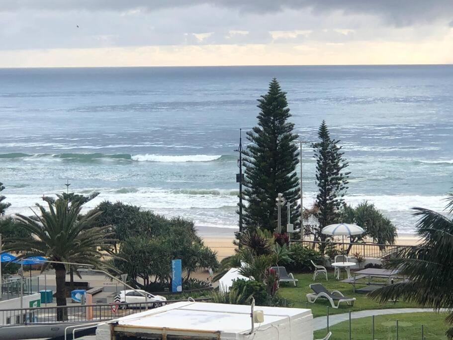 Appartamento Fabulous Sea Views In The Heart Of Surfers Gold Coast Esterno foto